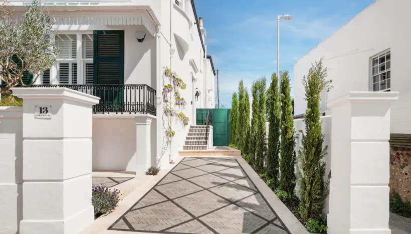 coastside front of garden design with tall plants leading towards a staircase